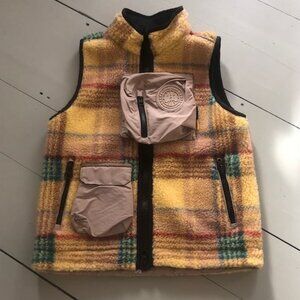 Unisex Canada Goose NBA w/Union Legion vest. Size S (7/8)